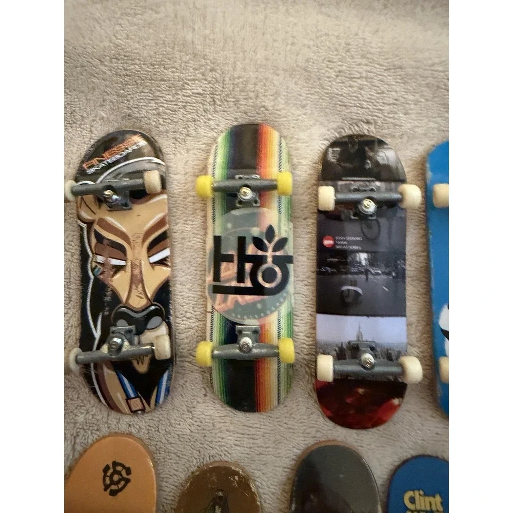 Lot Of 19 Tech Deck Boards And Skateboards‎ With Wheels